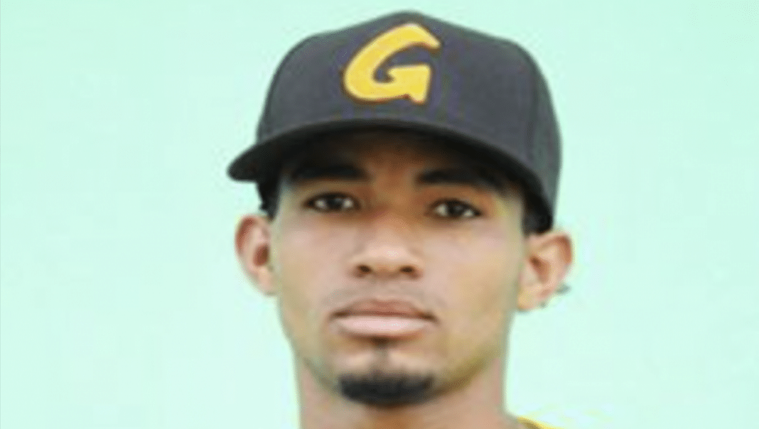 La Comisión Nacional de Béisbol (CNB) de Cuba sancionó con 20 partidos de suspensión al lanzador guantanamero Álvaro Damián Savón Tejeda por agredir al árbitro principal durante un juego de la subserie entre Camagüey y Guantánamo.