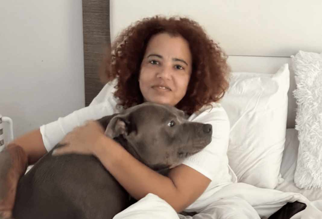 Cuqui La Mora se recupera en casa tras intervención médica: “Con mi enfermero favorito”