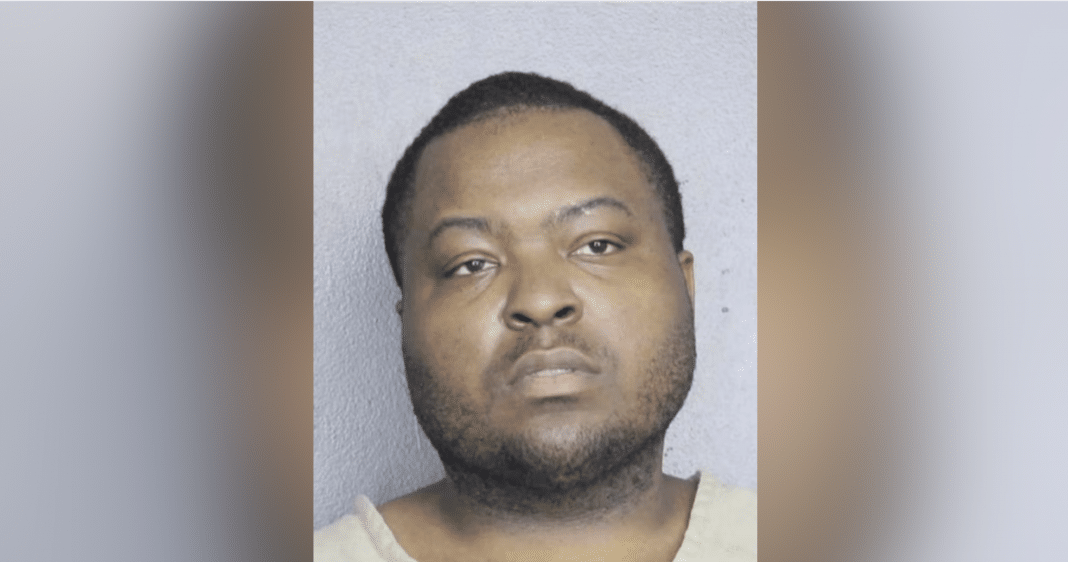 Foto policial del cantante Sean Kingston, en el momento que fue arrestado