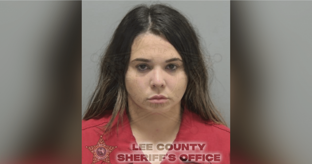 La cubana Yusleidy Alamo Valdés, arrestada en Lee County, fue liberada tras pagar fianza