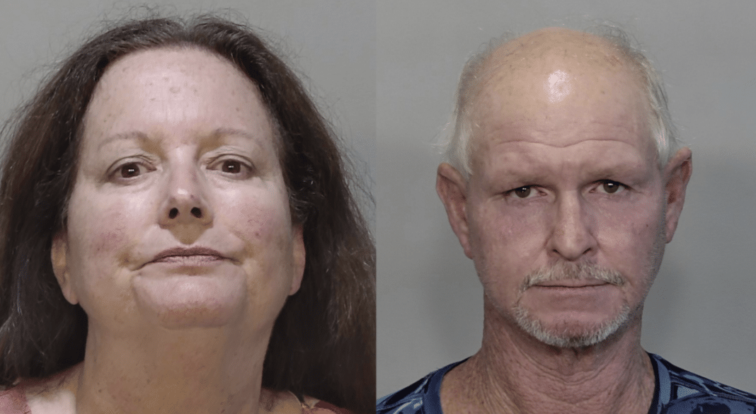 Par de descarados que promovían falsos viajes a Cuba.