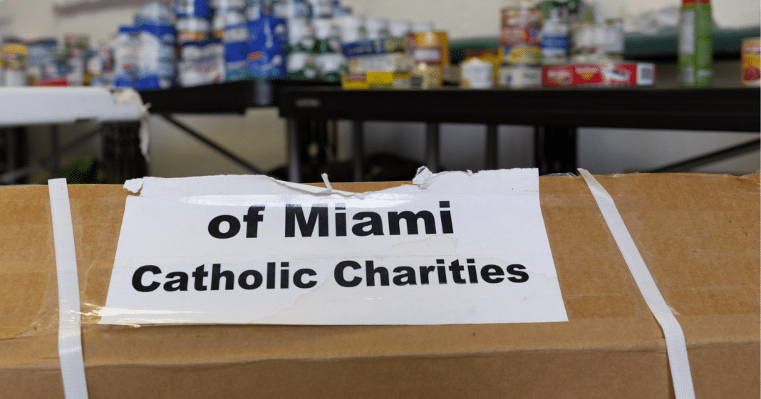 En la Arquidiócesis de Miami ya van por cuatro vuelos cargados de alimentos destinados a Cuba