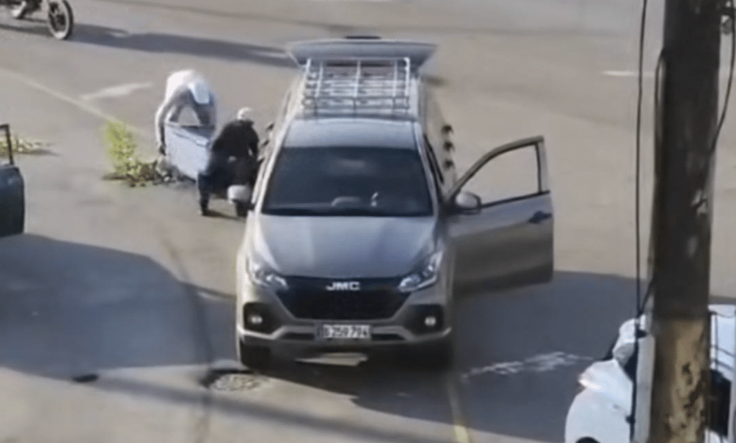 Crece indignación en Cuba por el transporte fúnebre: cae otro féretro en plena avenida