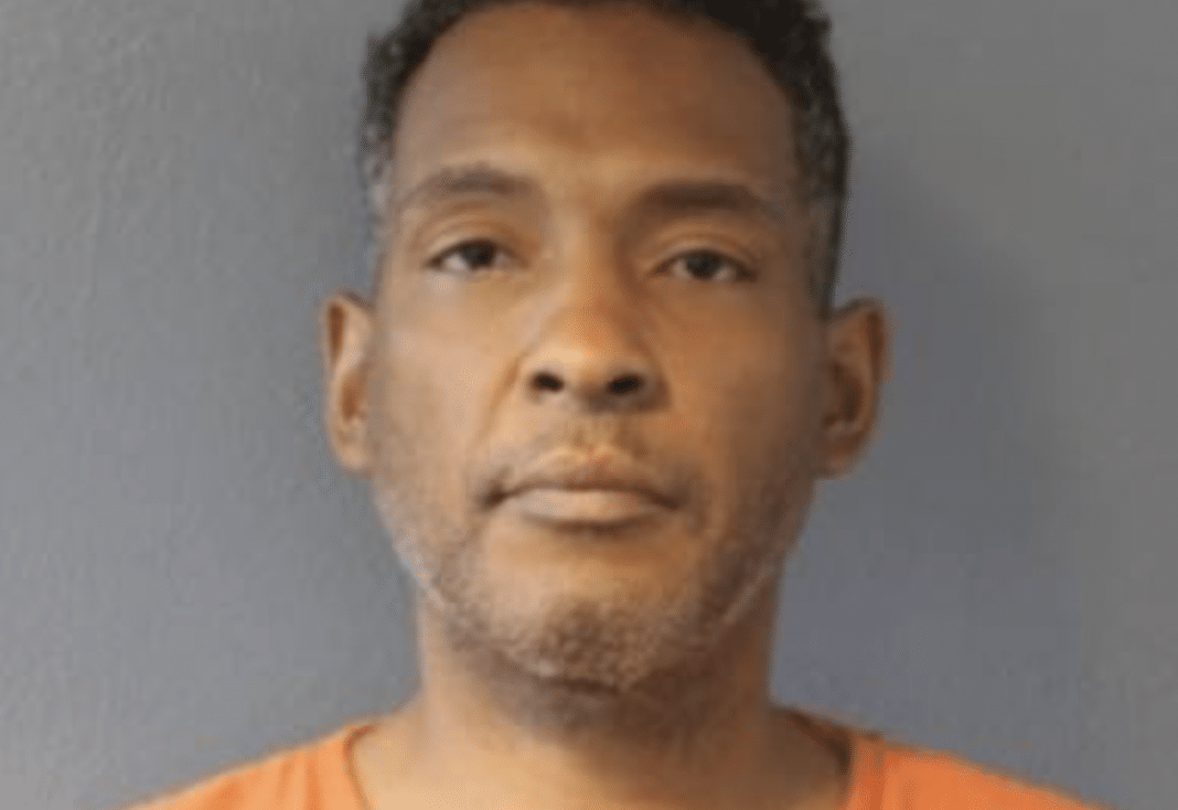 Locutor cubano Frank Abel Gómez Bernal es arrestado en Oklahoma