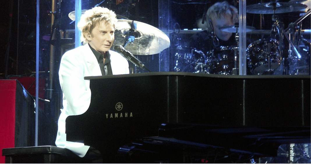 Barry Manilow, uno de los cantantes más populares en Cuba en los años 1980