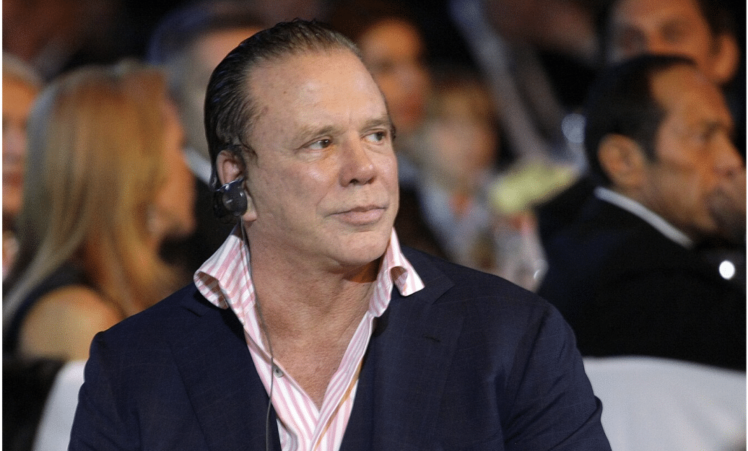 Mickey Rourke tiene problemas con su arrendador, pero no necesita dinero, asegura.
