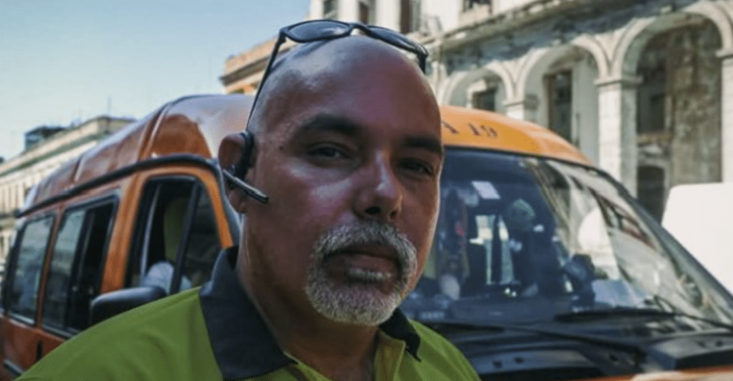 Chófer elogiado por el Ministro de Transporte de Cuba