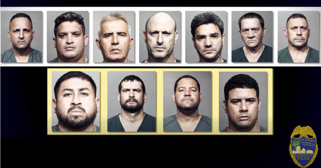 Cubanos arrestados en Jacksonville durante pelea de gallos.