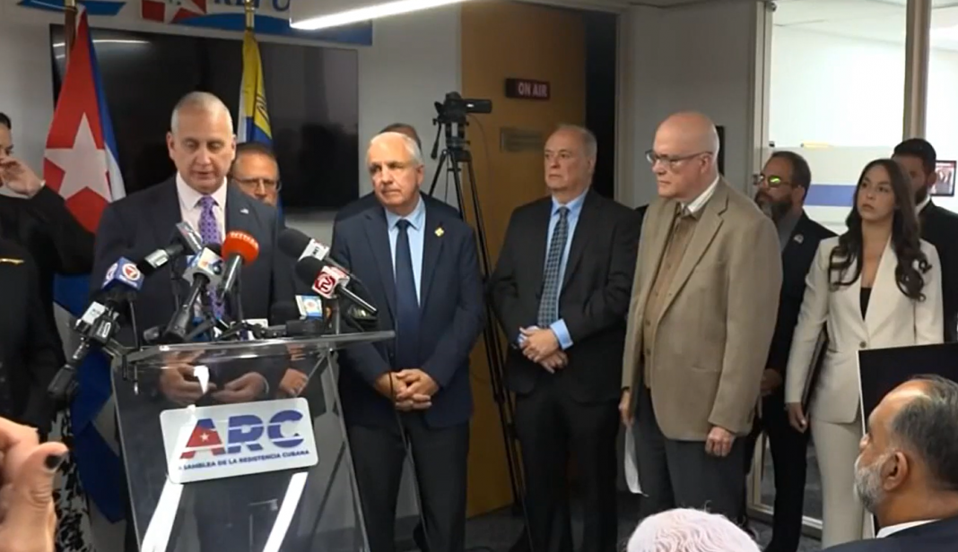 Congresistas del Sur de la Florida piden a Trump que apriete más a Cuba