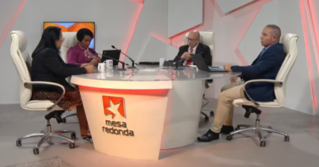 Ministros en la Mesa Redonda