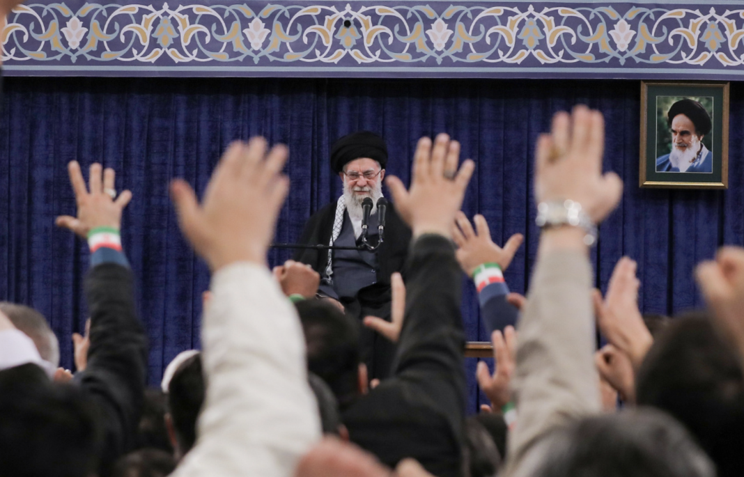 Guerra entre EE.UU., Israel e Irán: preparan funeral de Ali Khamenei y represalias en el Golfo Pérsico