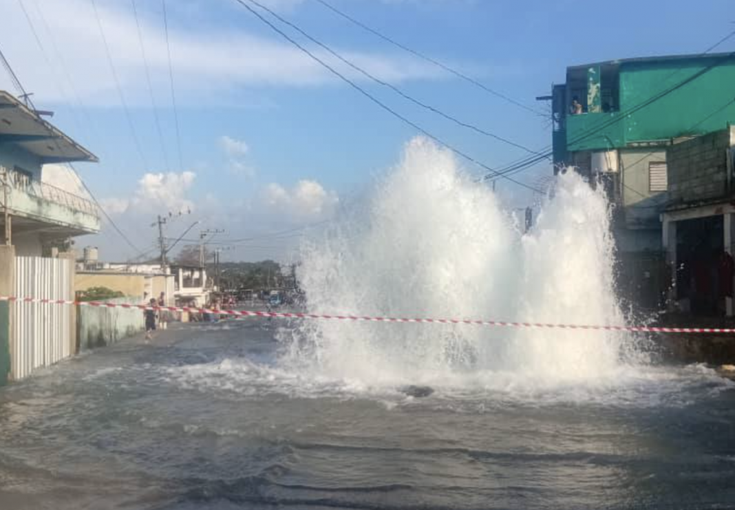 Impactante video muestra la rotura que dejó sin agua a medio Habana del Este