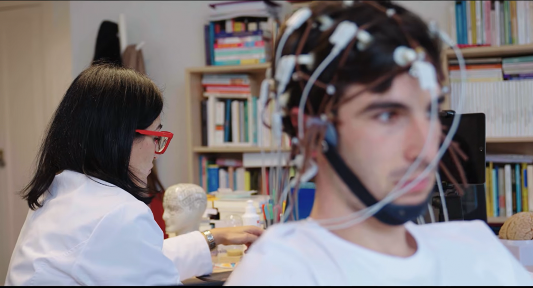 Este joven relata los beneficios científicos que obtuvo tras estar 30 días sin usar el móvil