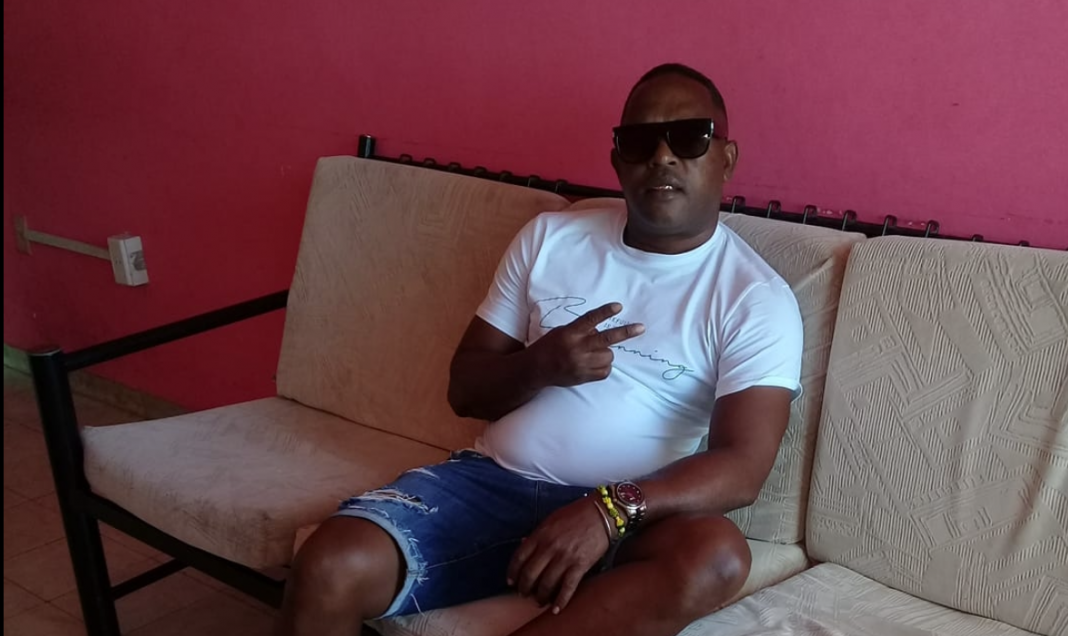 Omar Fundora intentó asesinar a su pareja en Luyanó. Actualmente está prófugo de la justicia.