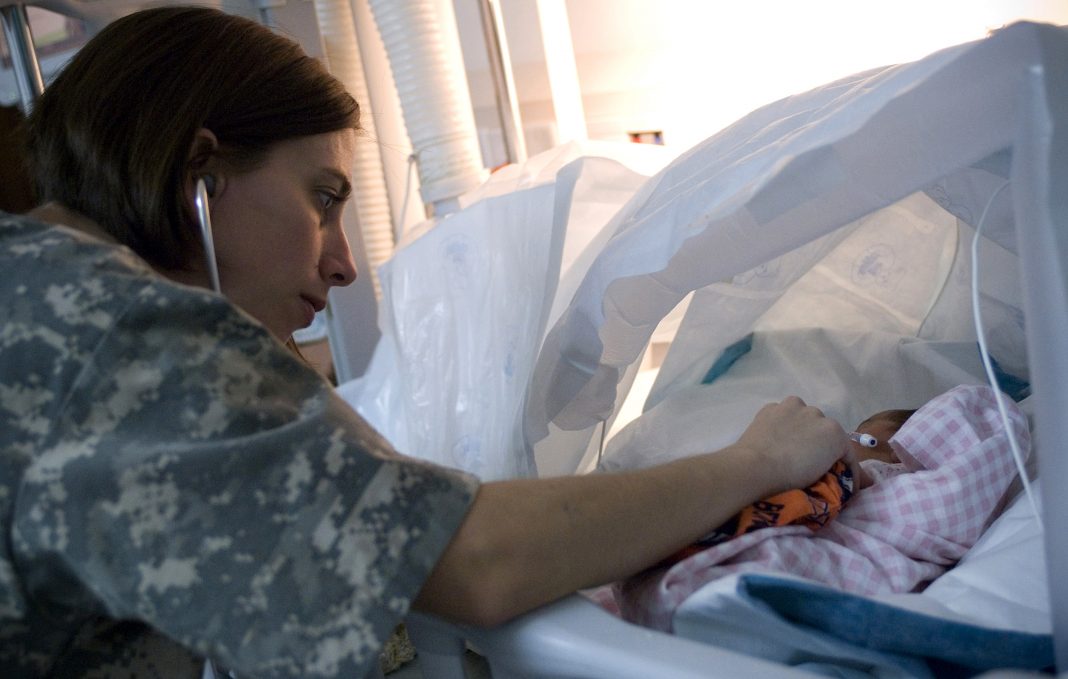 Bebé con tres penes nacido en Irak