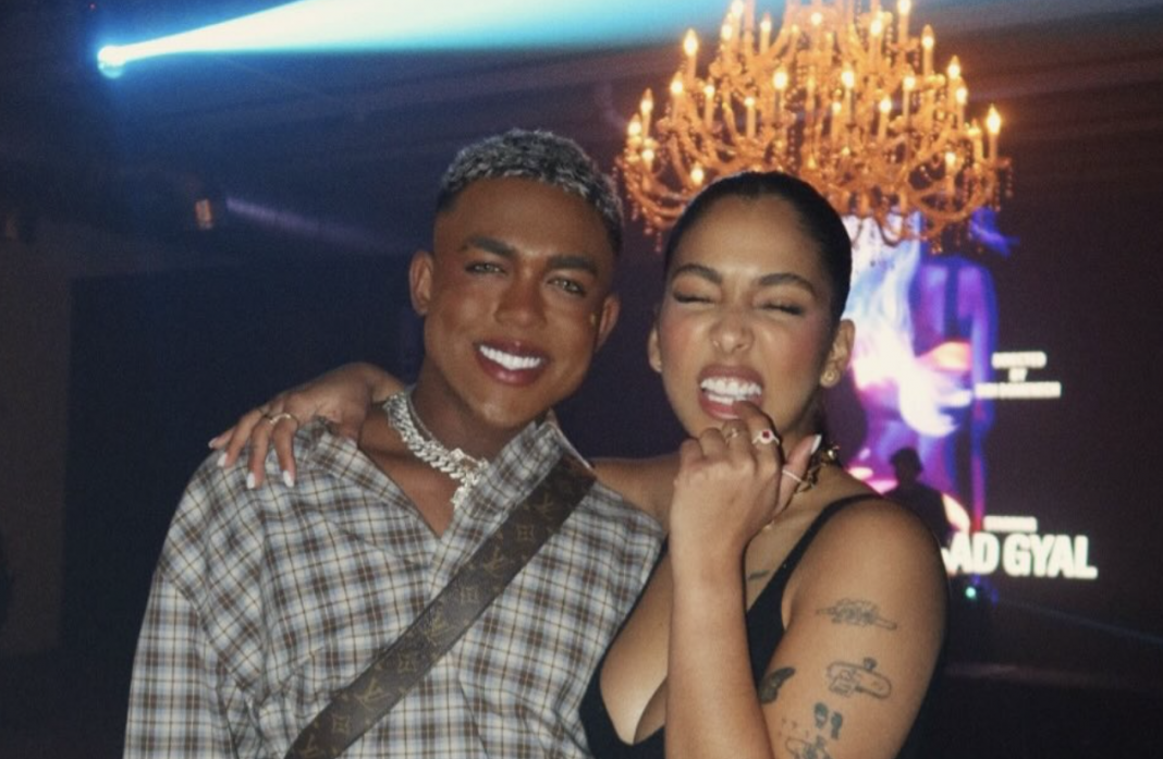 Kenny Robert defiende a Samantha Hernández tras la polémica