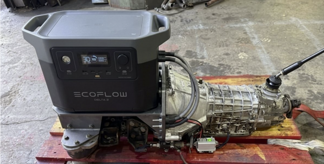 Batería de Ecoflow adaptada a una caja de cambios de Lada
