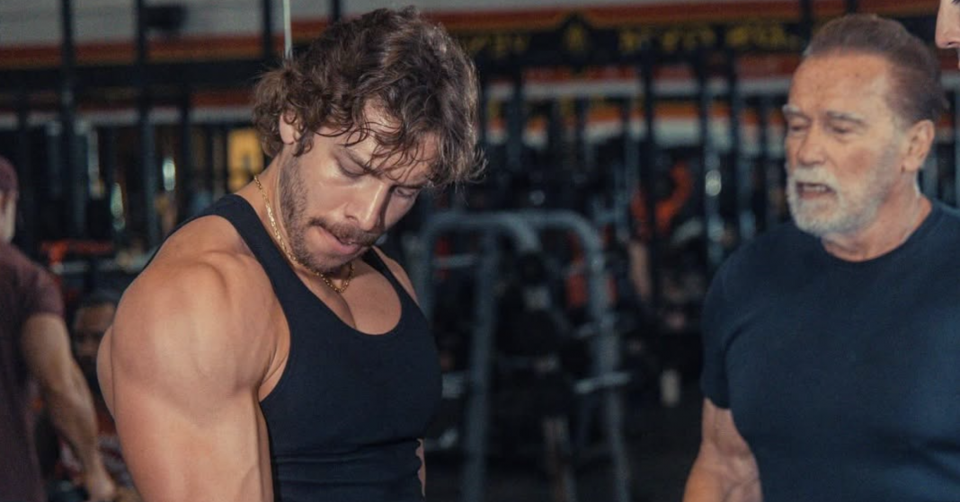 Arnold Schwarzenegger entrena a su hijo Joseph Baena