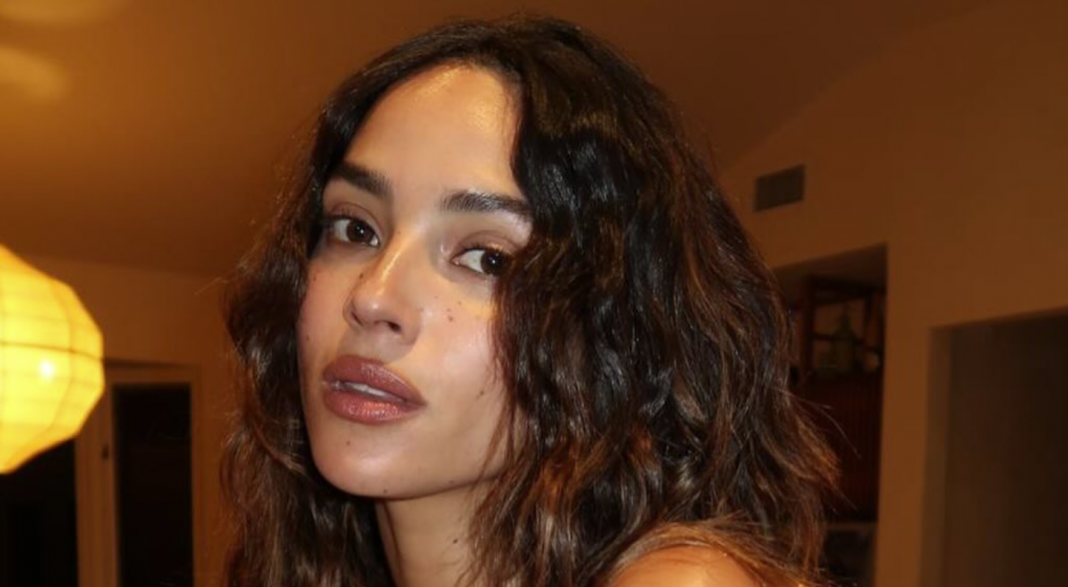 La actriz Adria Arjona ha sido confirmada como parte del elenco de la secuela de Superman titulada “Man of Tomorrow”,