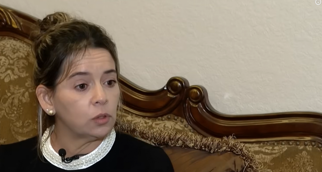 Jay, madre cubana de Alberto Montoto, exige justicia por la muerte de su hijo en accidente de tráfico en el suroeste de Miami-Dade en febrero de 2026.