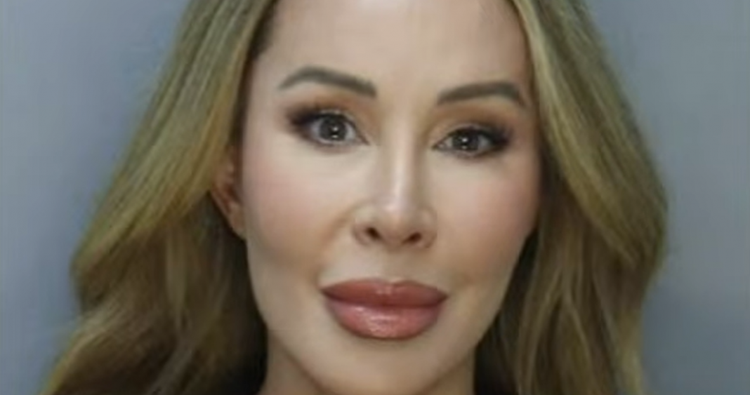 Lisa Hochstein arrestada Miami tras entregarse voluntariamente al Departamento de Correcciones de Miami-Dade el 15 de abril de 2026.