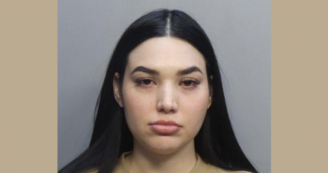 Lucianny Lizbeth Luna, madre hispana arrestada en Miami por abuso infantil contra su hijo de 12 años, según la Policía de Miami.