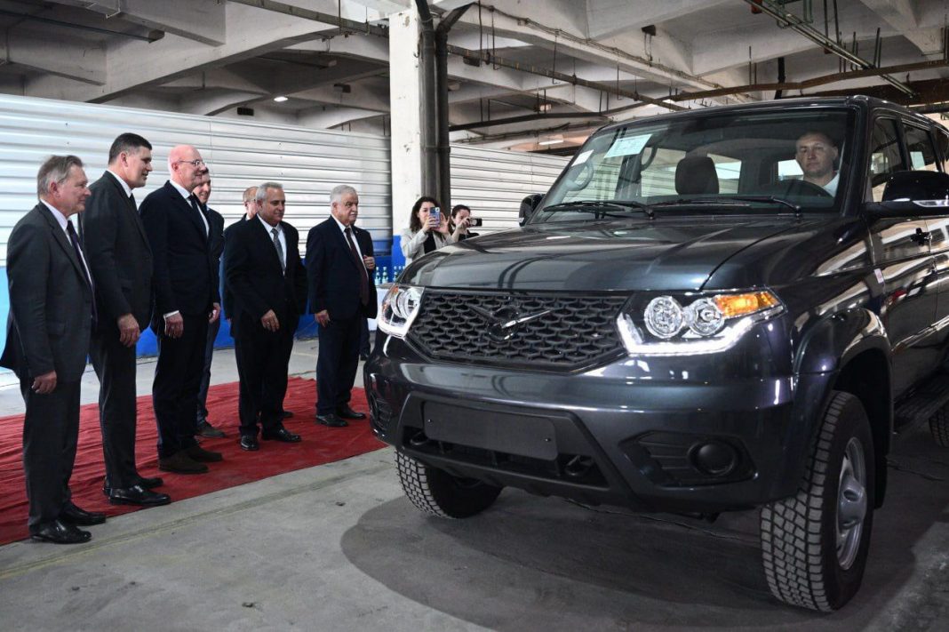 Vehículo todoterreno UAZ Patriot ensamblado en la planta EISA de La Habana, Cuba, cuya producción fue suspendida en marzo de 2026 por la crisis de suministro eléctrico en la isla.