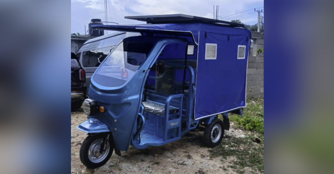 Triciclo con panel solar en Cuba