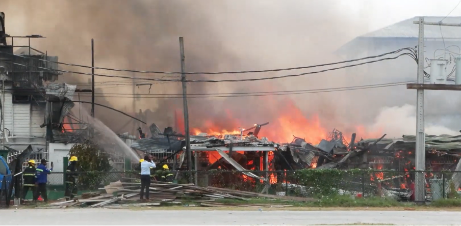 Cubanos sin hogar tras incendio en Friendship Guyana mayo 2026, diáspora cubana en el Caribe