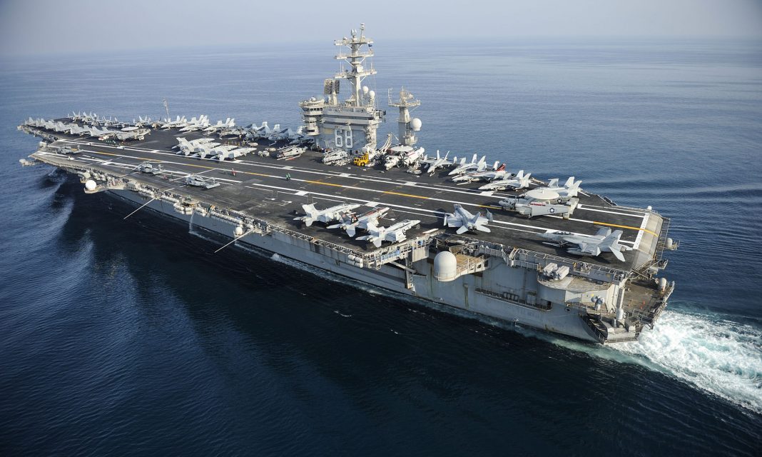 USS Nimitz llega al Caribe el día que EE.UU. imputa a Raúl Castro
