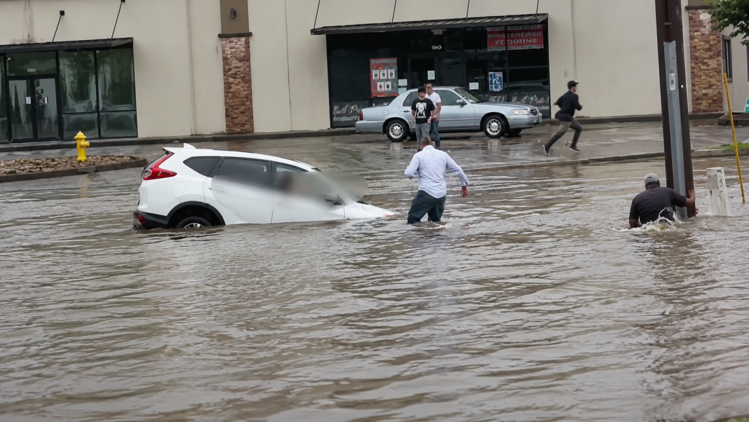 Rescate de bebé en inundaciones durante tormentas Memorial Day Texas, mayo 2026