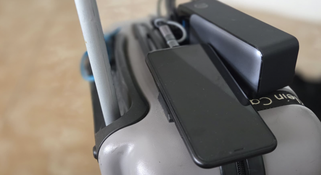 Batería portátil power bank causa vuelo desviado: riesgo de thermal runaway en equipaje facturado de aerolíneas