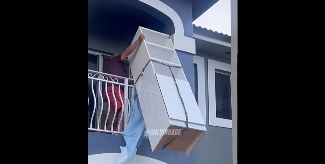 Tres cubanos intentan bajar un clóset por el balcón en Miami