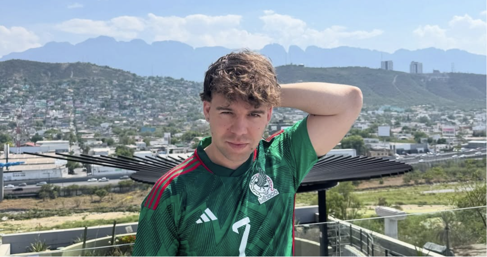 Quevedo se muestra conmovido por cantar con Bad Bunny y Maluma apoya a los gays