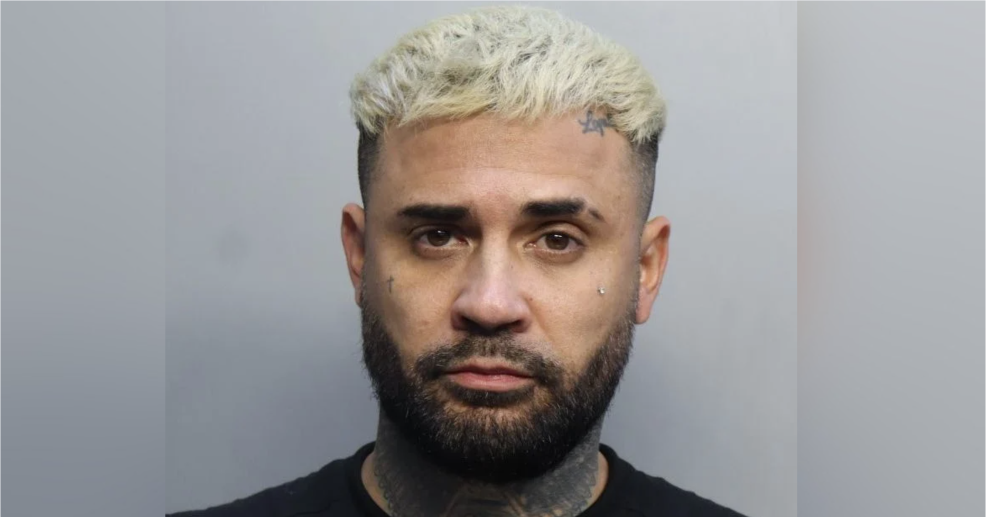 El reguetonero cubano Yakarta, Luis Javier Prieto Cedeño, fue arrestado nuevamente en Miami-Dade por robo de vehículo y posesión de drogas