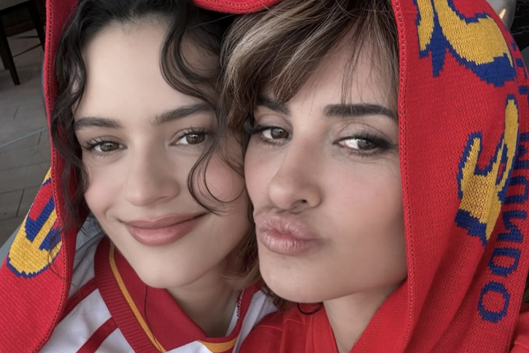 Rosalía y Penélope Cruz se roban las miradas en la victoria de España ante Austria
