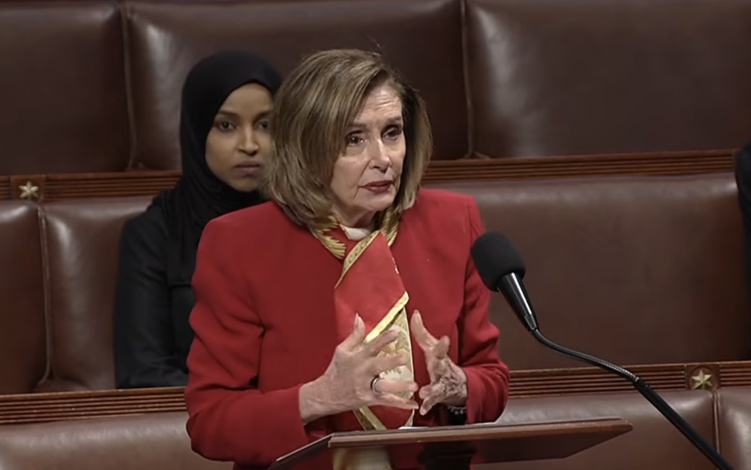 Esposo de Nancy Pelosi investigado por chocar un auto e irse a la fuga