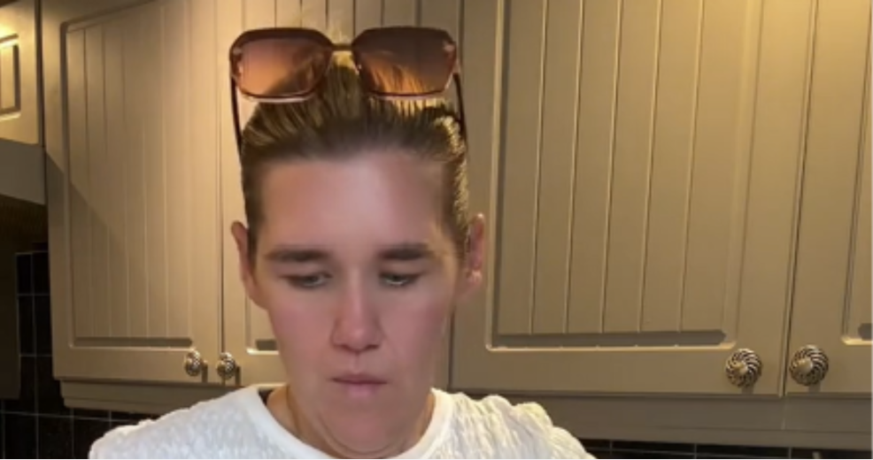 Becki Jones, estrella de TikTok, muestra heridas tras caída corriendo, julio 2026.
