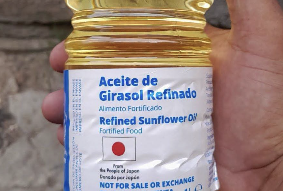 Régimen cubano vende al pueblo aceite donado por Japón