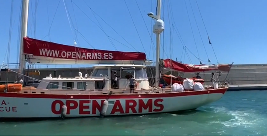 Velero Astral de Open Arms atracado en el puerto de La Habana con ayuda humanitaria para hospital pediátrico