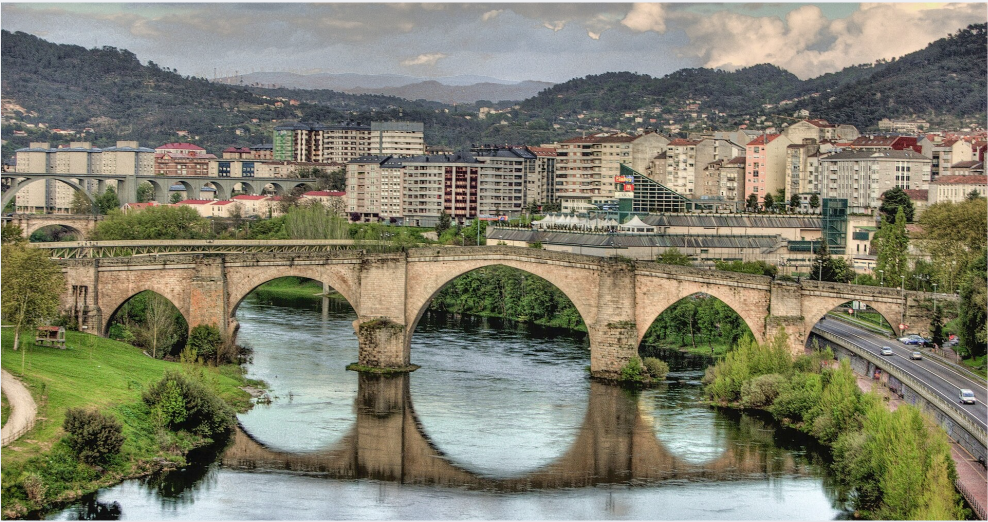 Vista del casco histórico de la ciudad de Ourense, en Galicia, España