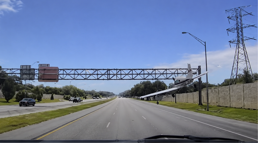 Avioneta aterriza en autopista de Florida sin dejar heridos