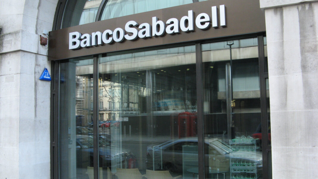 Banco Sabadell en la mira de Trump y sus sanciones a Cuba