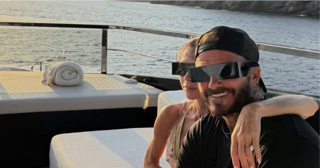 Victoria y David Beckham fondearon el pasado martes su superyate, valorado en 16 millones de libras, en Cannes