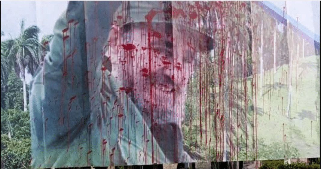 Valla Publicitaria con el rostro de Fidel Castro es manchada con pintura roja en Holguín