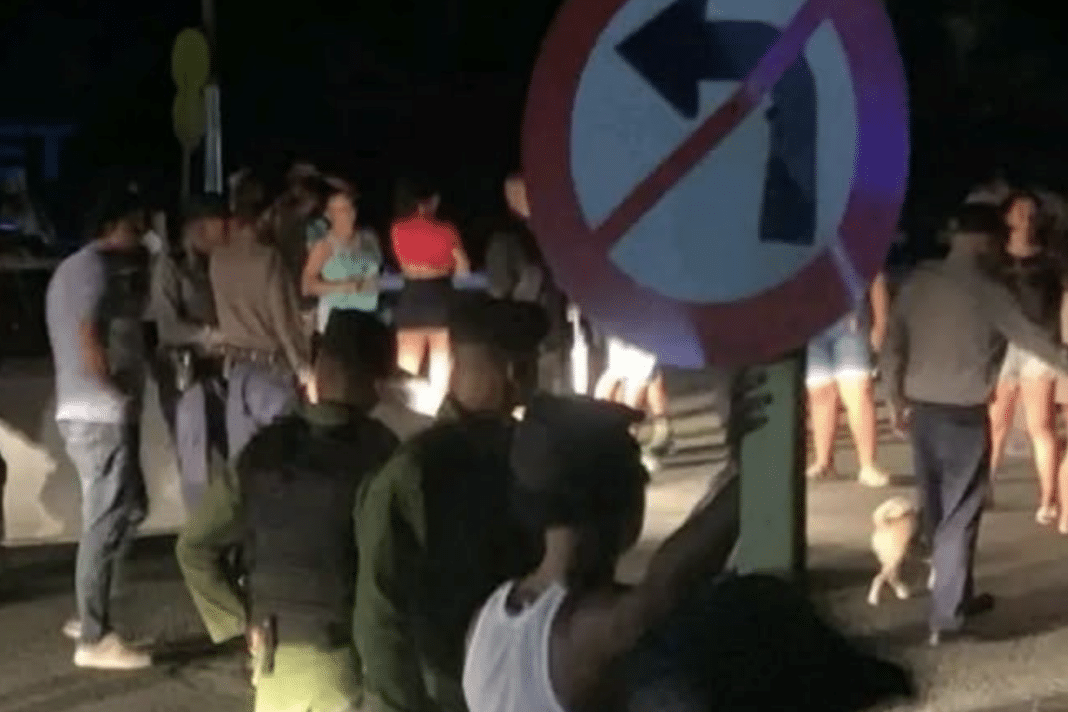 Fuerte despliegue de Boinas Negras en El Fanguito tras protestas por apagones