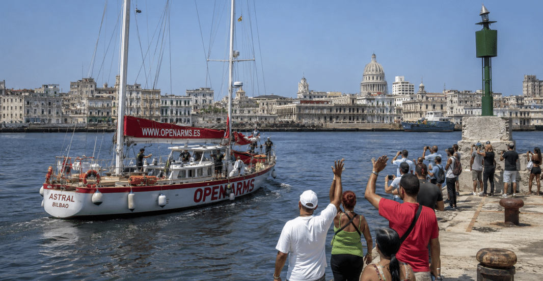 El velero OpenArms llega a Cuba y atraca en el puerto de La Habana