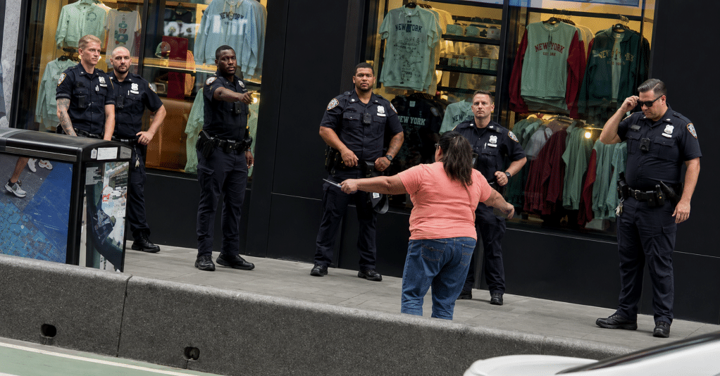 Mujer muere tras ser apuñalada en Nueva York en un ataque al azar