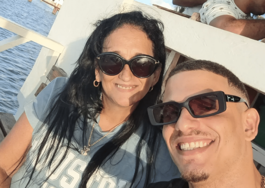 Bebeshito no ganó el Premio Juventud, pero le regaló a su madre una noche inolvidable en España