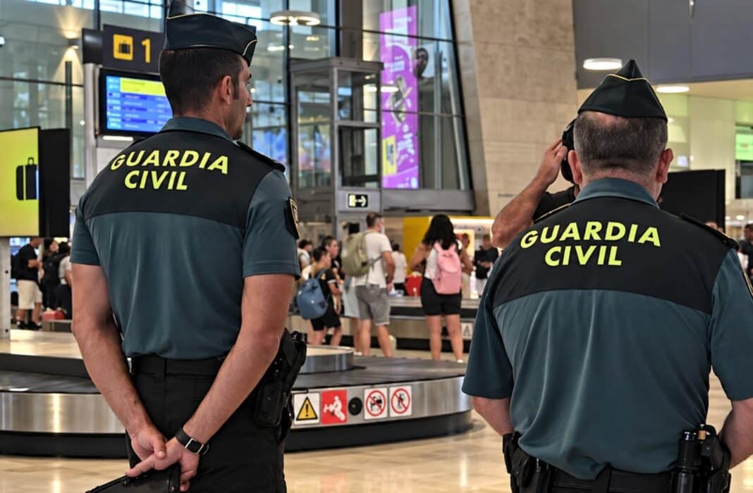 Detienen a dos exdiplomáticos de Venezuela con 50 kilos de cocaína en el aeropuerto de Madrid